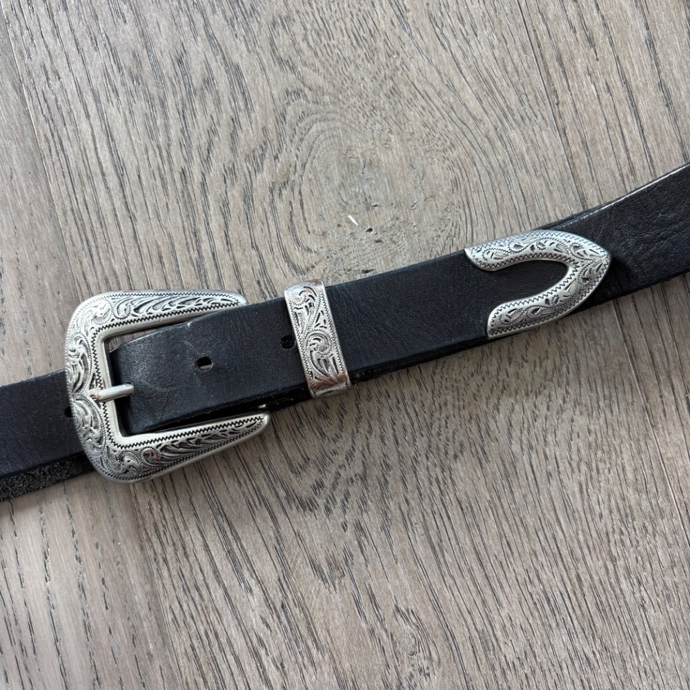 Black Leather Western-Style Belt with Engraved Silver-Tone Buckle